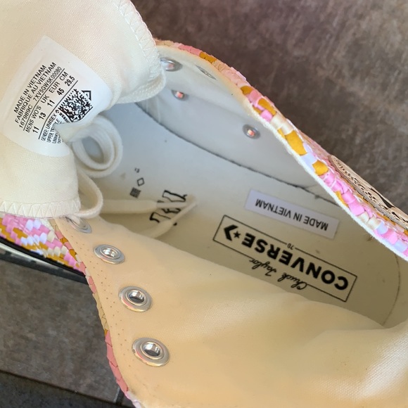 Converse High Top; Pink/White/Gold Woven Pattern; Never Worn; Women 11 true fit - Picture 16 of 16
